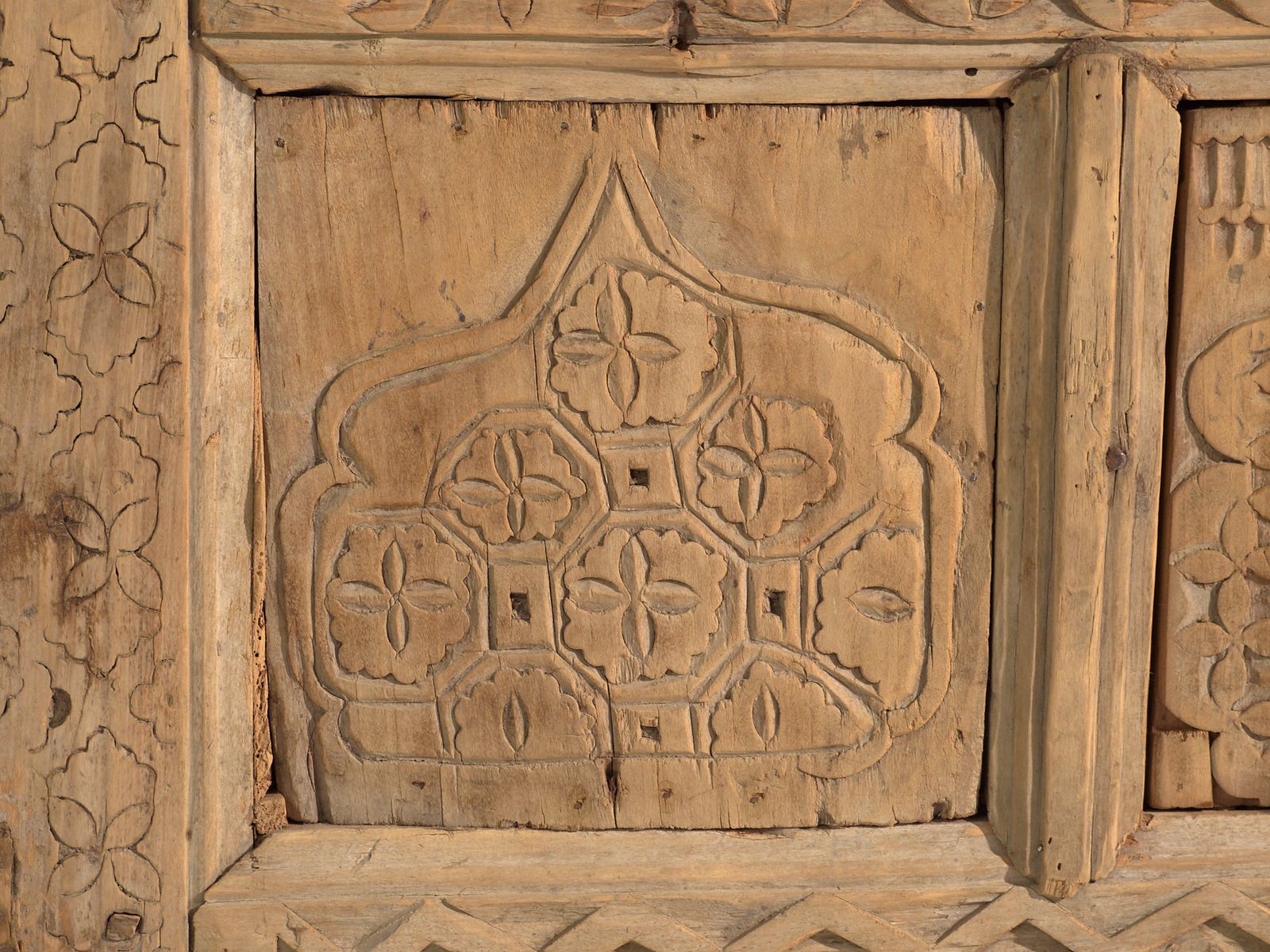 3204.0 Antique Carved Low Sideboard In Pine Wood China Circa 1900 photo