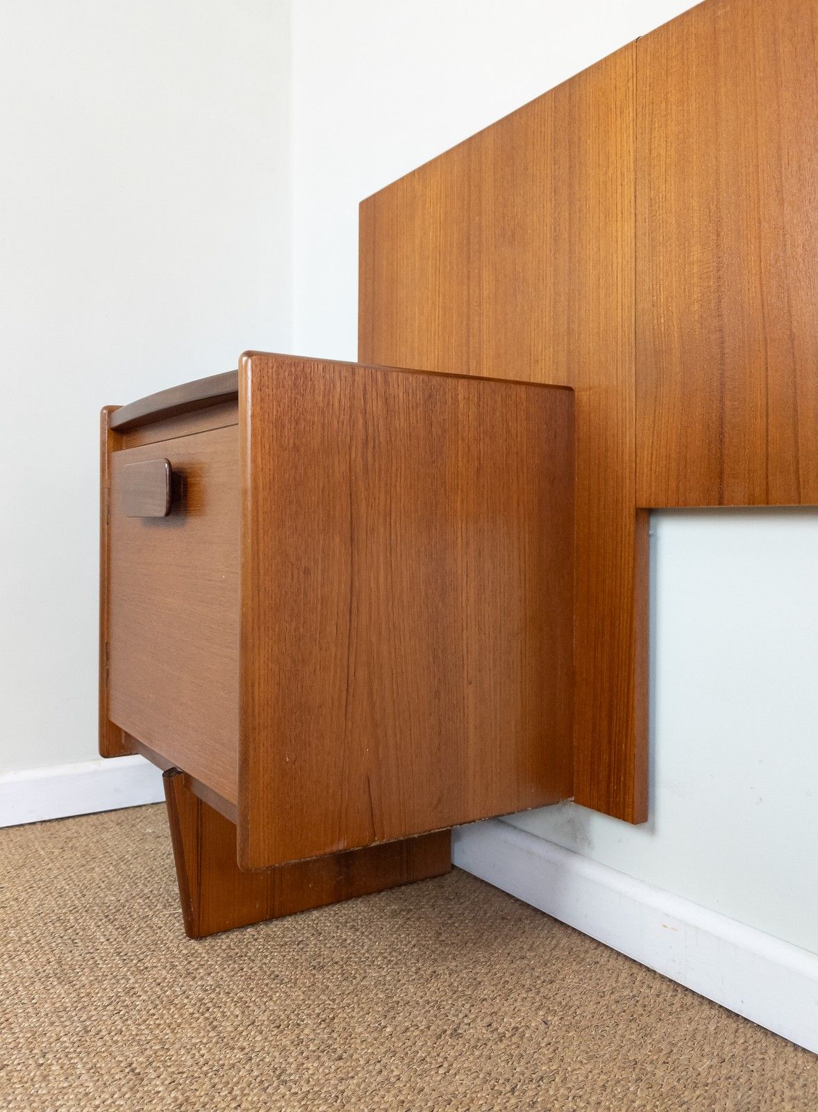 Vintage Mid Century White Newton Teak King Size Headboard With Bedside Cabinets photo vinterior