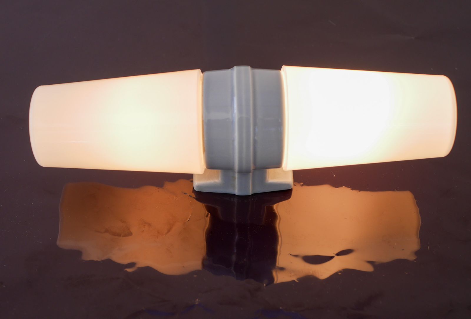 Grote mid-century modern lichtgrijze badkamerlamp van Sigvard Bernadotte photo 395.0