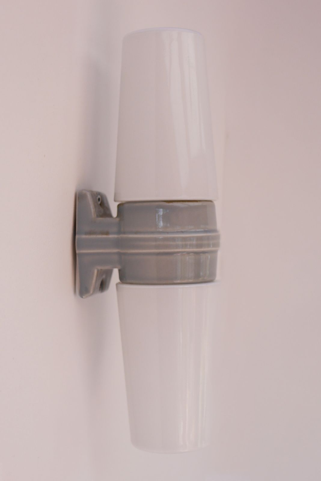 Grote Mid Century Modern Lichtgrijze Badkamerlamp Van Sigvard Bernadotte