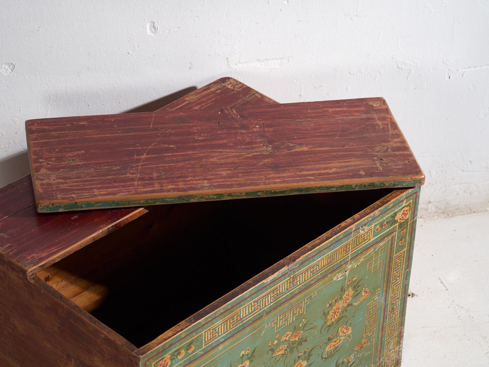 Antique Painted Chinese Trunk In Pine Wood – China, C.1900 photo Furniture