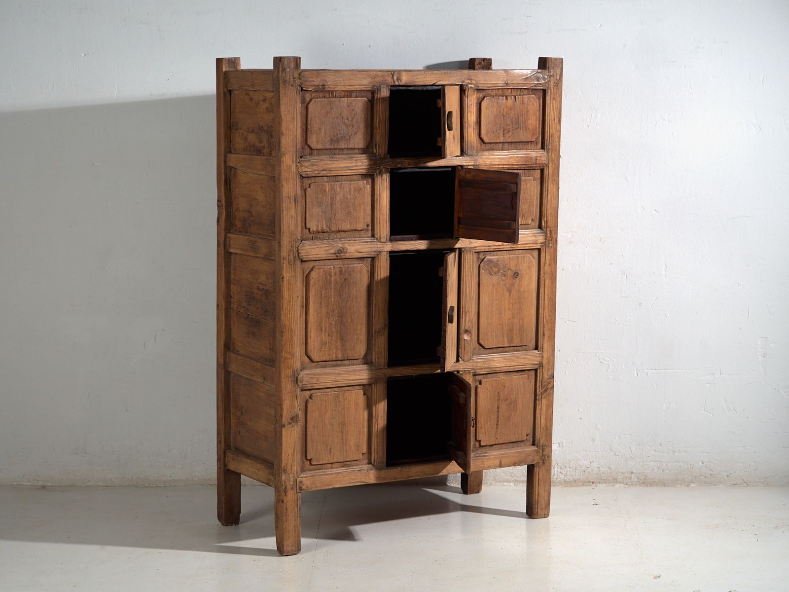 Antique Tall Cabinet In Pine Wood – Lanzhou, C.1900 photo vinterior