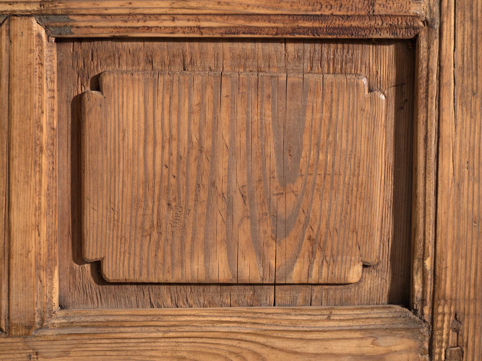 photo furniture Antique Tall Cabinet In Pine Wood – Lanzhou, C.1900