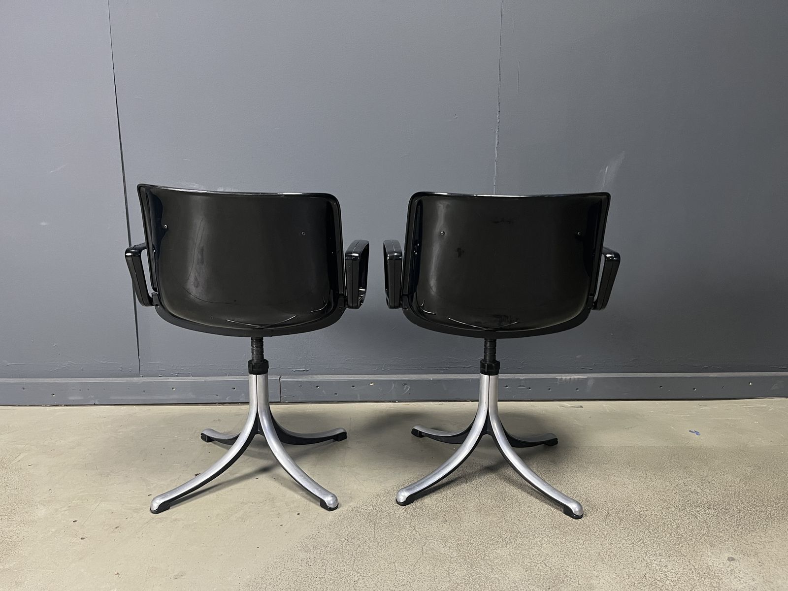 photo furniture Osvaldo Borsani 'Modus' Chairs For Tecno, 1970s   Set Of 2