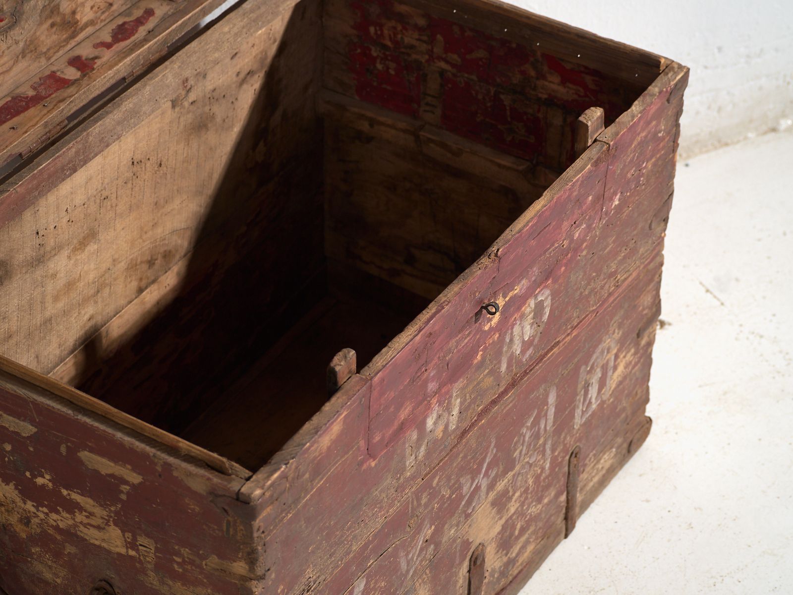 Antique Chinese Painted Trunk In Pine Wood – China, Circa 1920 photo 1085.0