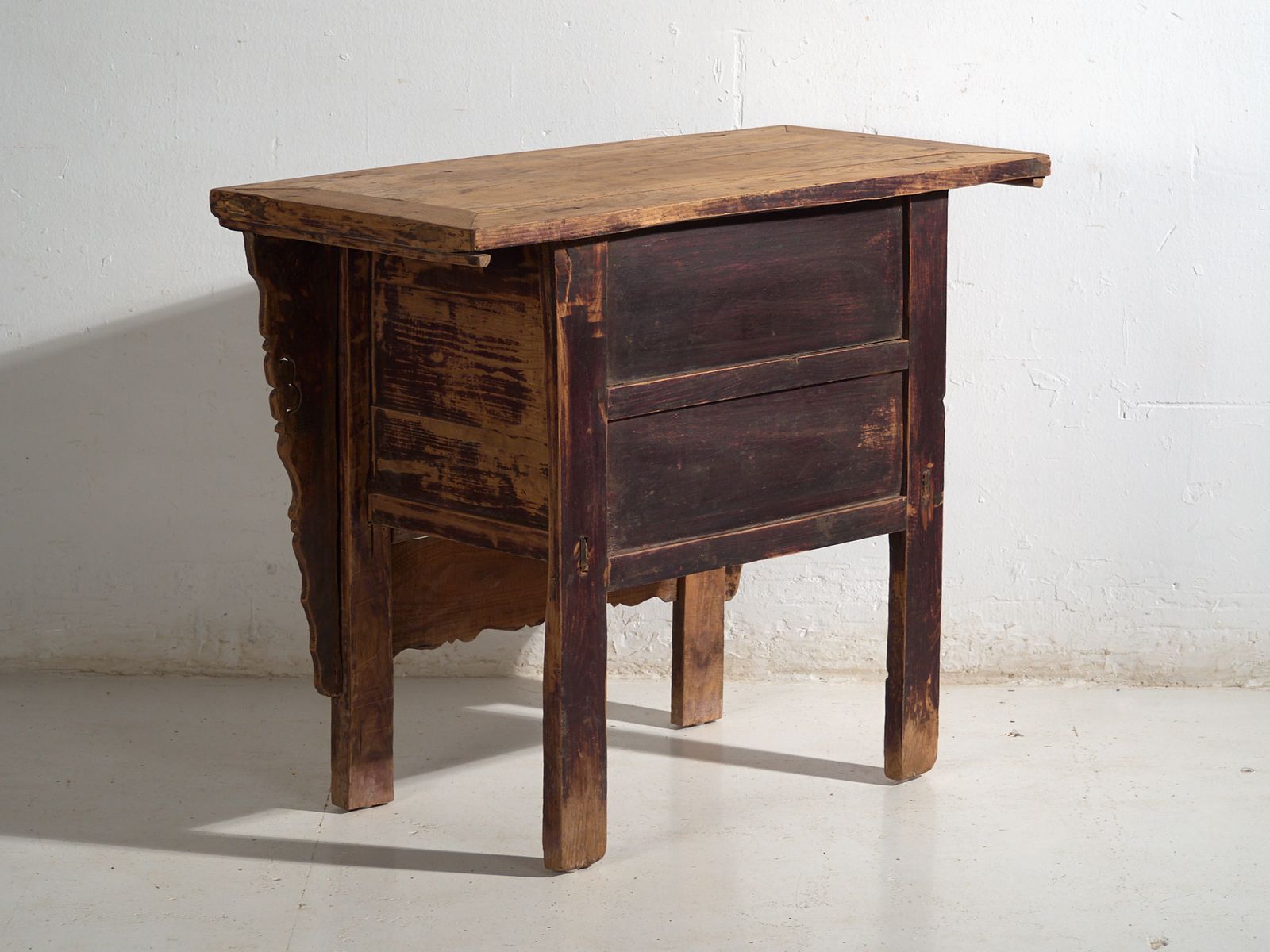 photo furniture Antique Carved Console In Pine Wood – China, Circa 1900