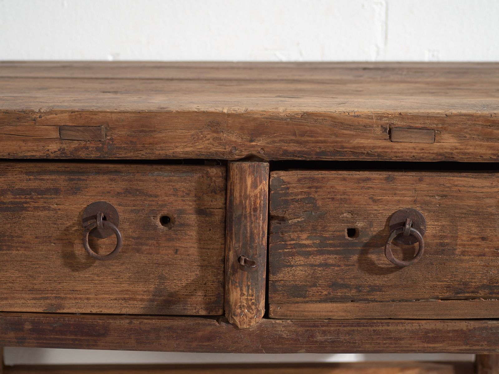 photo furniture Antique Console In Elm Wood – China, Circa 1920