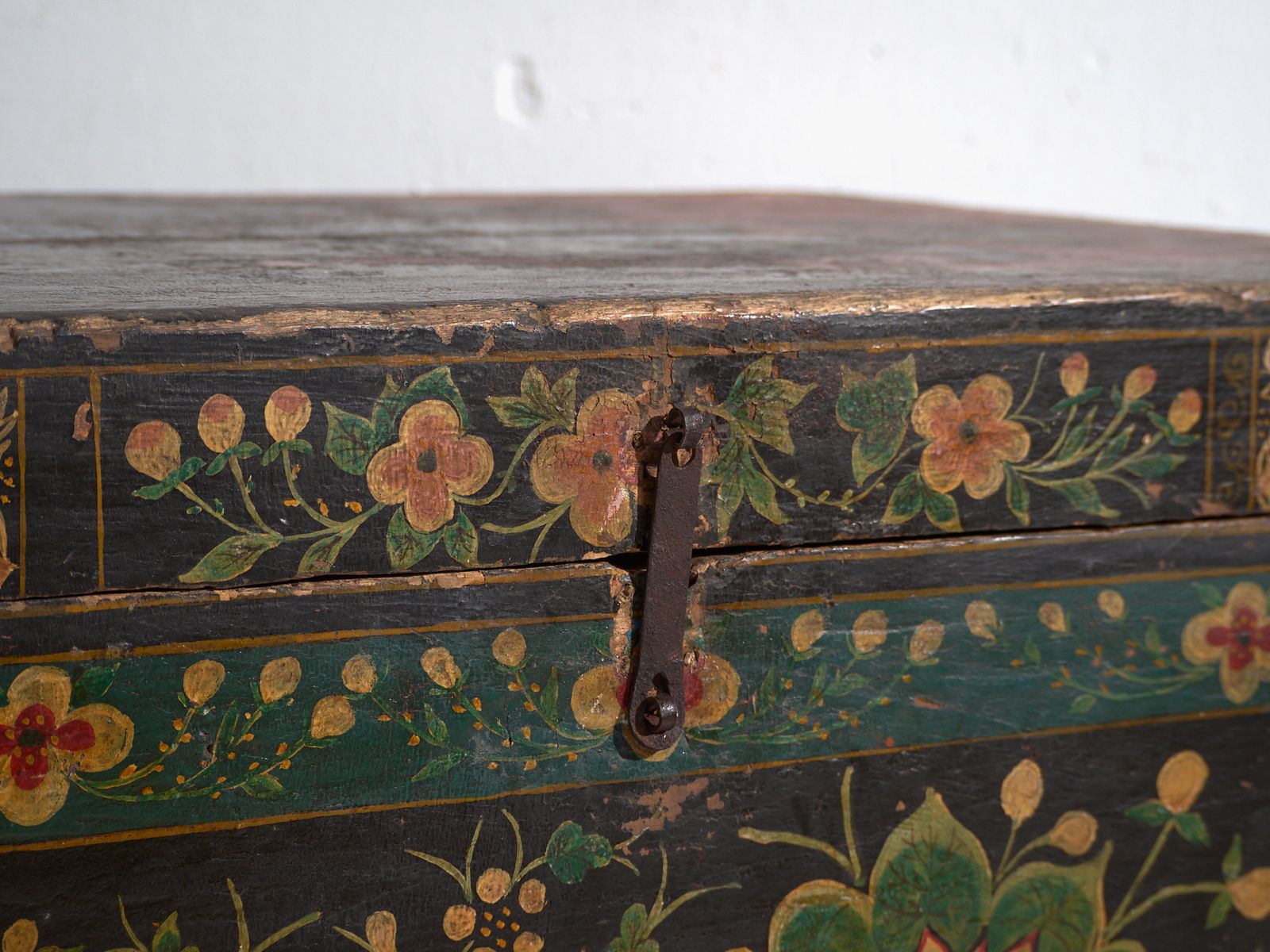 Antique Painted Chinese Trunk In Pine Wood – China, Circa 1900 photo 904.0