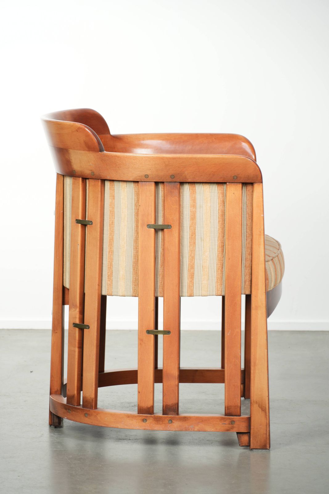 Schuitema Design eet-/occasionalstoel uit de Shaker-serie, met luxe gele bekleding photo for sale