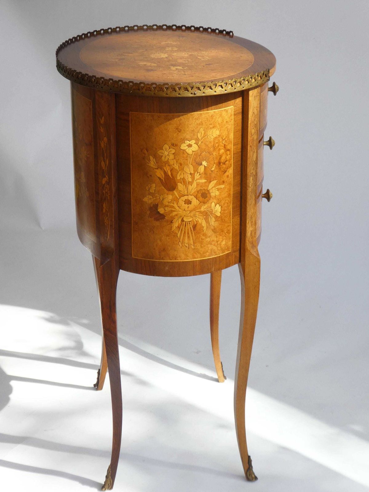 photo vinterior Oval French Inlaid Louis XV Nightstand, Antique Marquetry Side Table, Chest With Drawers And Floral Details