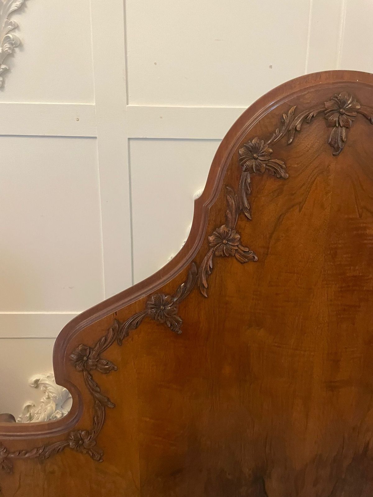 photo furniture Antique Pair Of Quality Carved Burr Walnut Single Beds