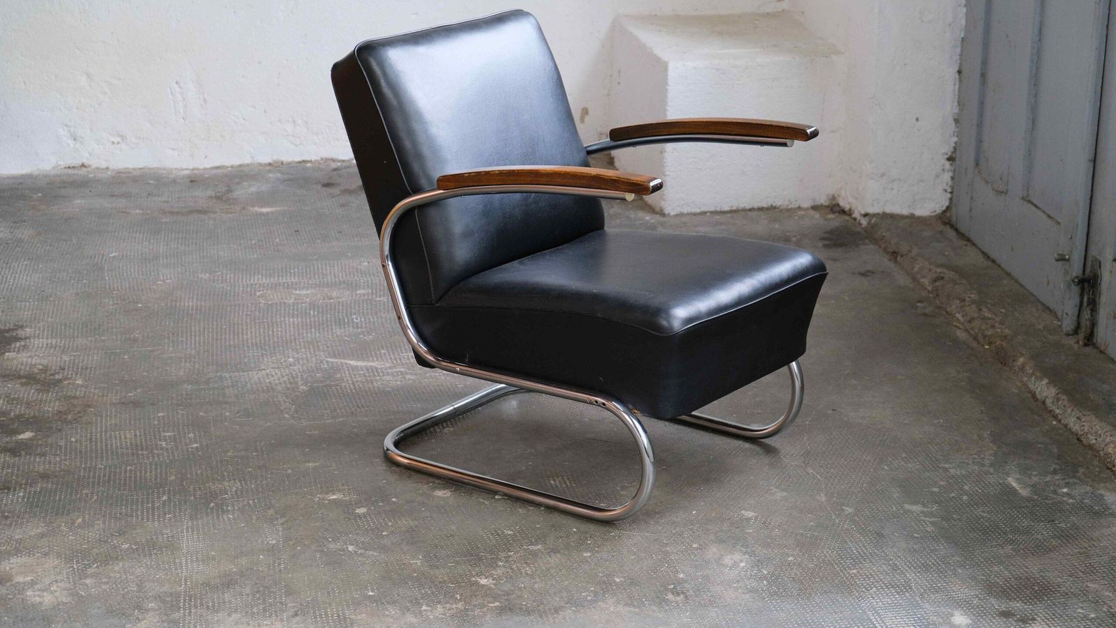Bauhaus Armchair S 411 In Black / Thonet License