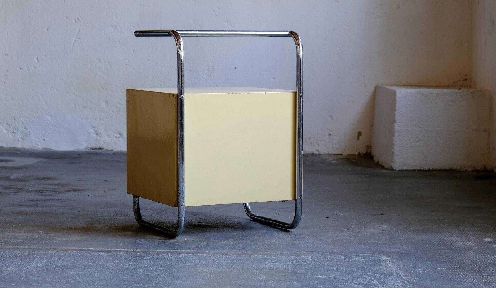 Tubular Steel Bedside Table In Bauhaus Style In Ivory photo Furniture