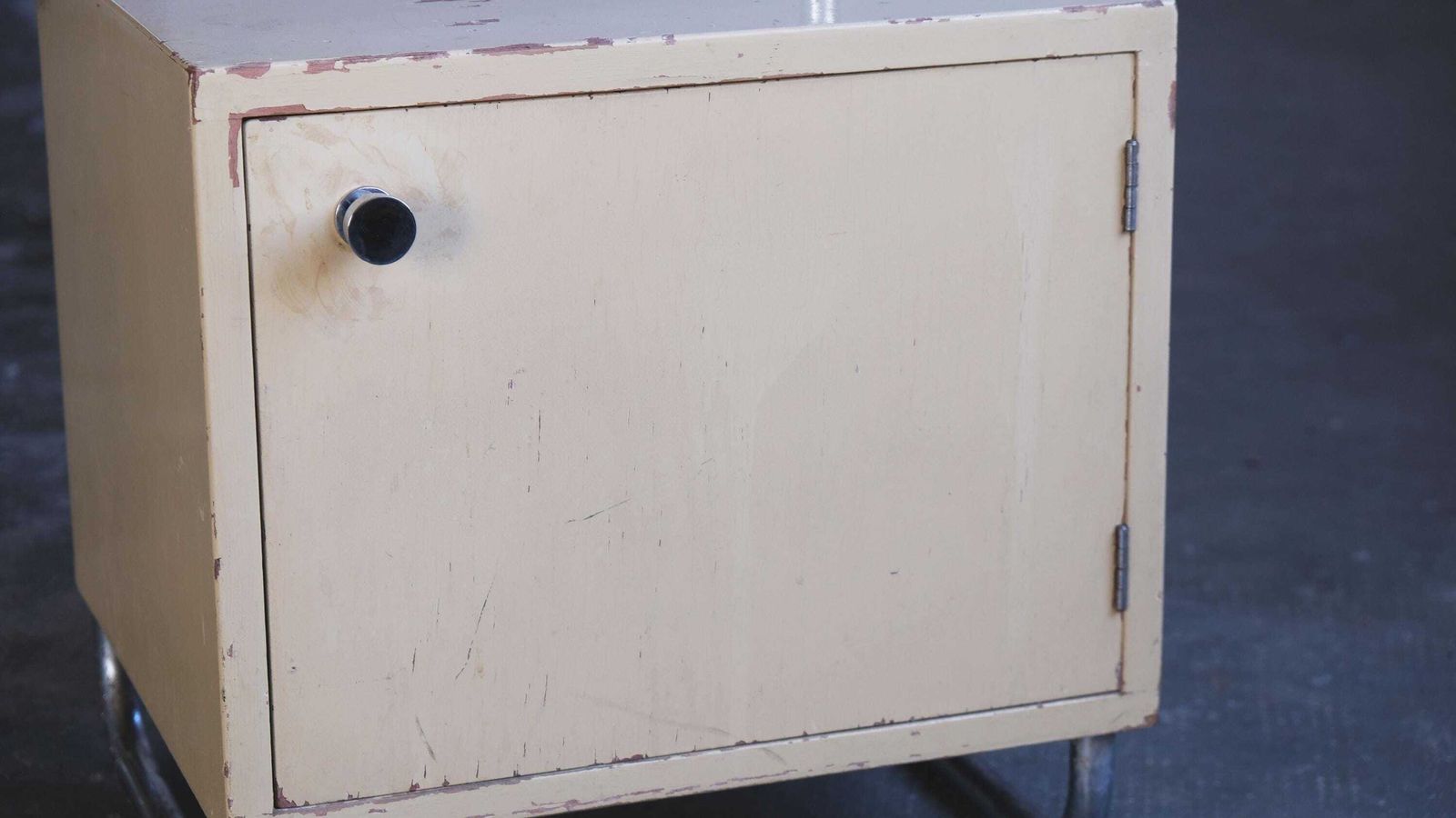 Tubular Steel Bedside Table In Bauhaus Style In Ivory photo vintage