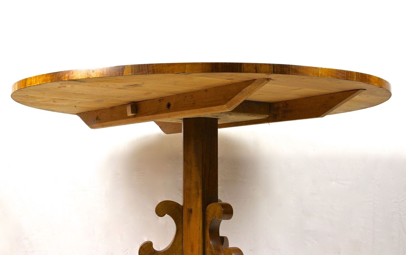 photo buy 19th Century Round Biedermeier Dining  / Center Table, Nutwood, At Ca 1835