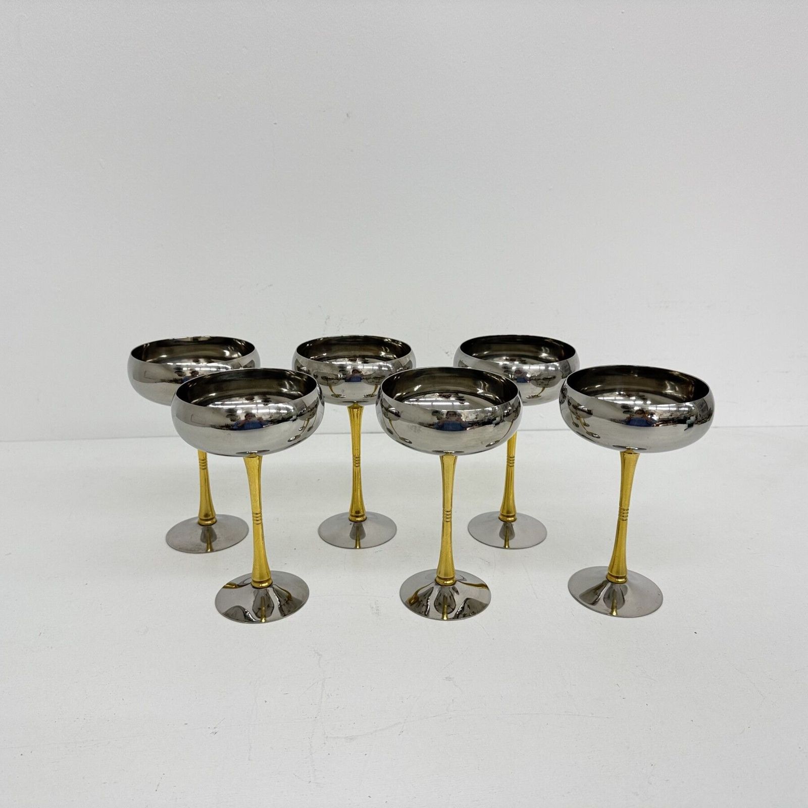 Ensemble mid-century de 6 coupes à champagne italiennes en acier inoxydable et laiton, années 1970 photo 189.0
