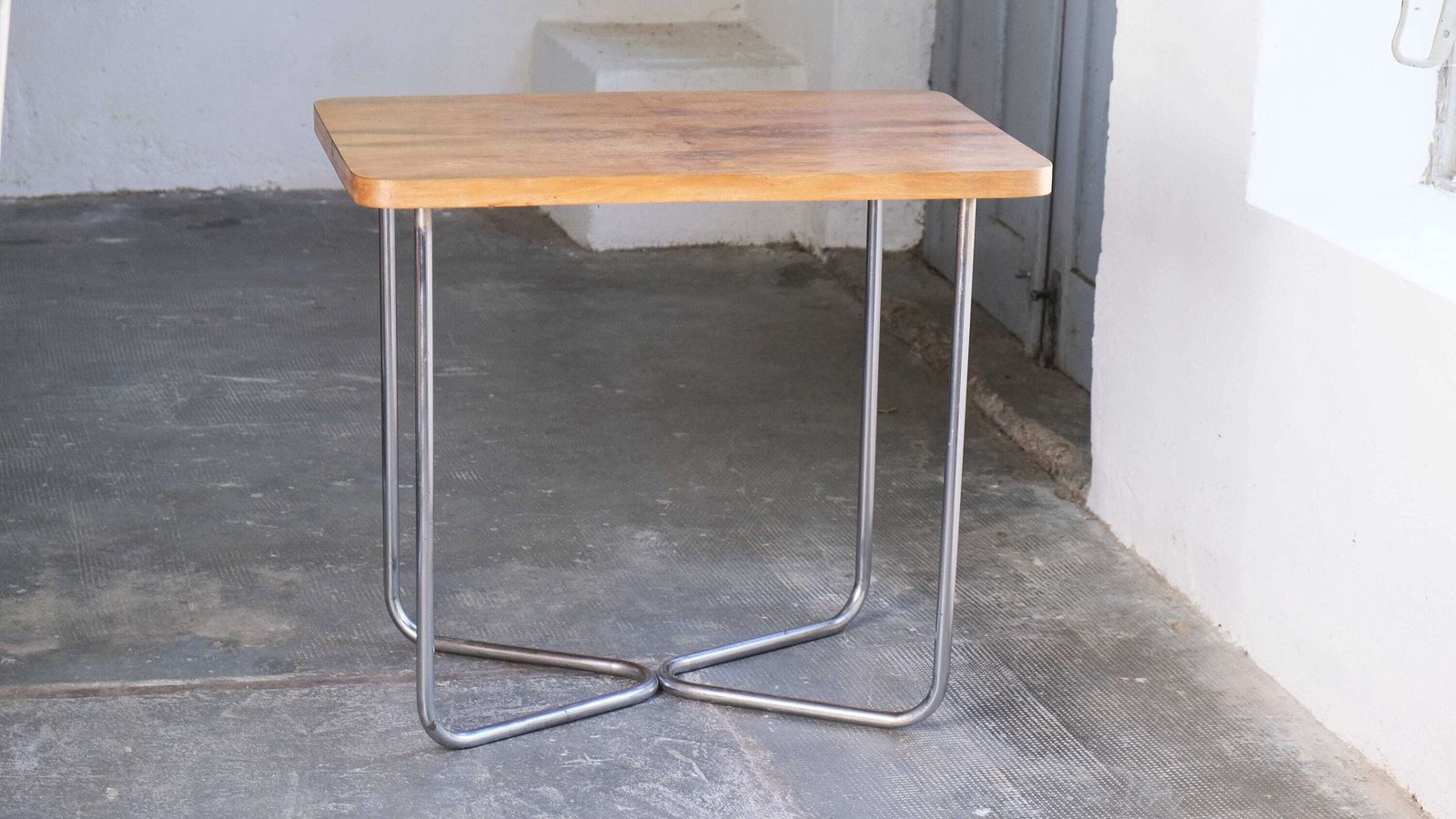 Bauhaus Side Table / Tubular Steel Conference Table With Loop Feet