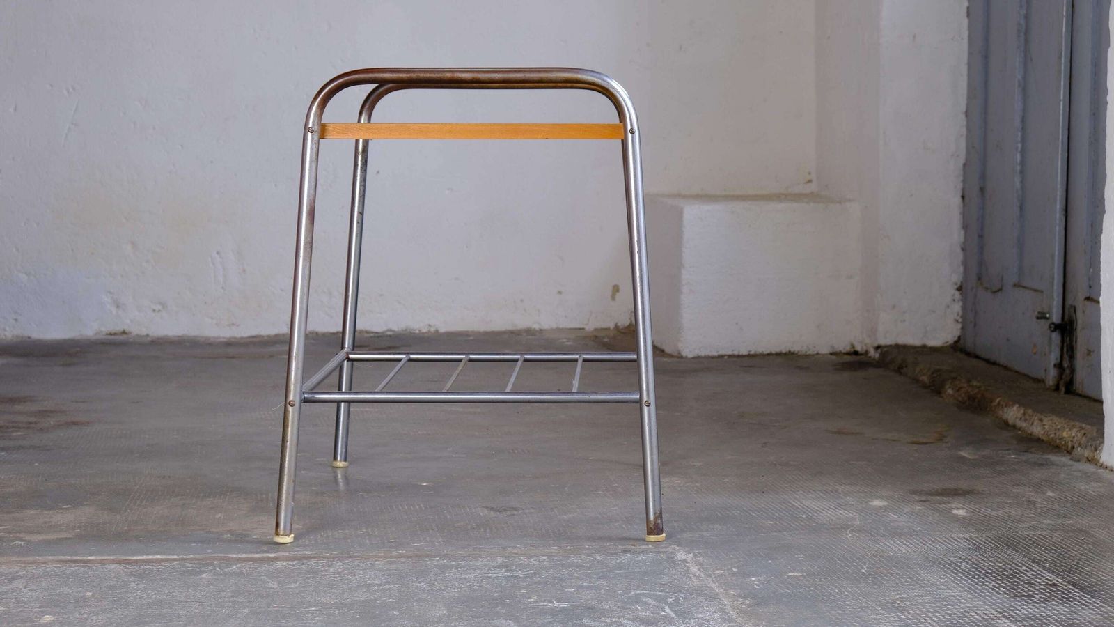 photo furniture Bauhaus Shelf With Light Brown Wooden Shelf