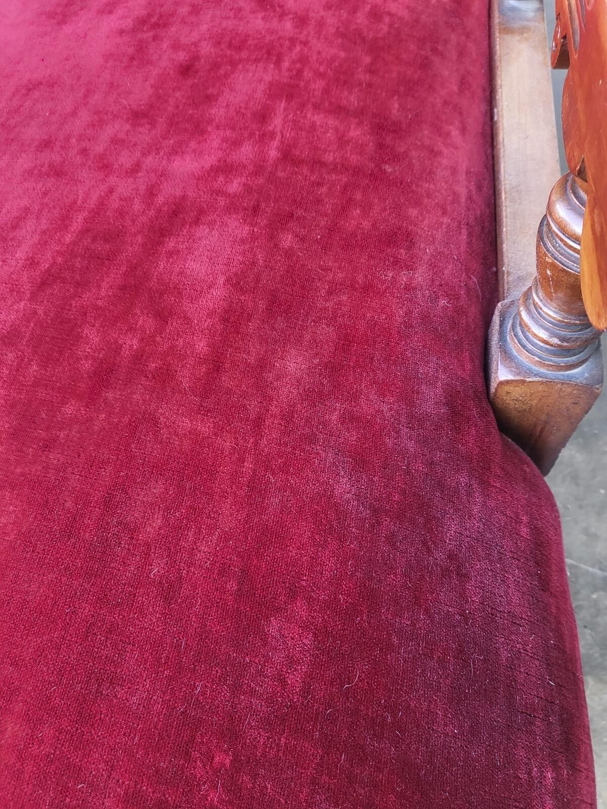 photo furniture Antique Victorian Red Chaise Longue Sofa Turned Legs Castors