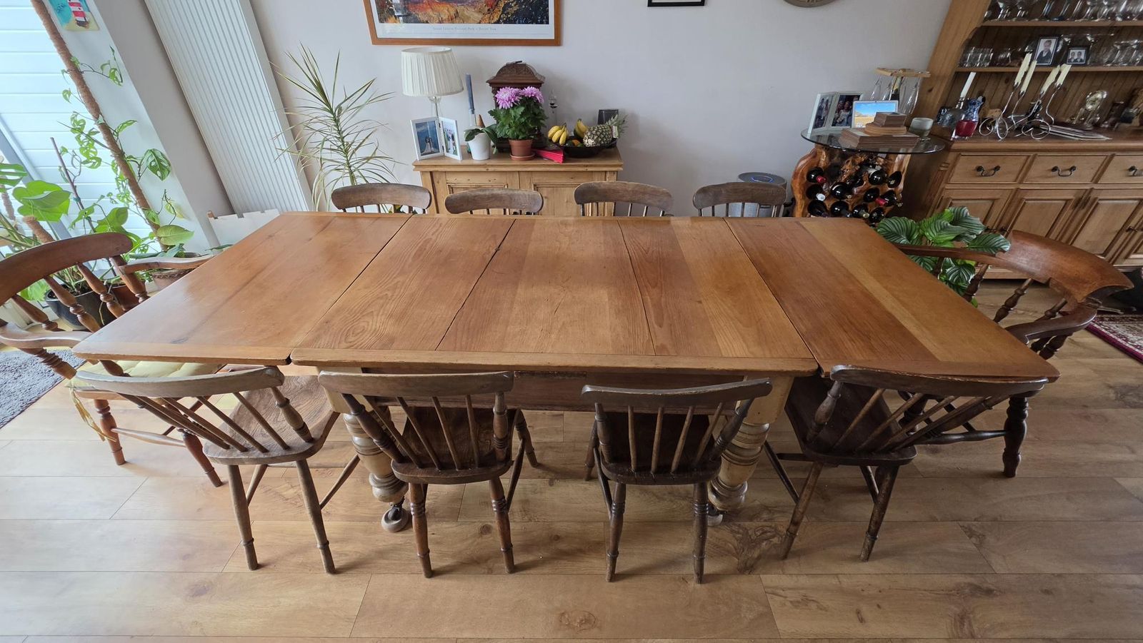 Victorian Farmhouse Set, Pine Top With Turned Elm Legs,  Set Of 8 Windsor Chairs.   Extends To Seat 10