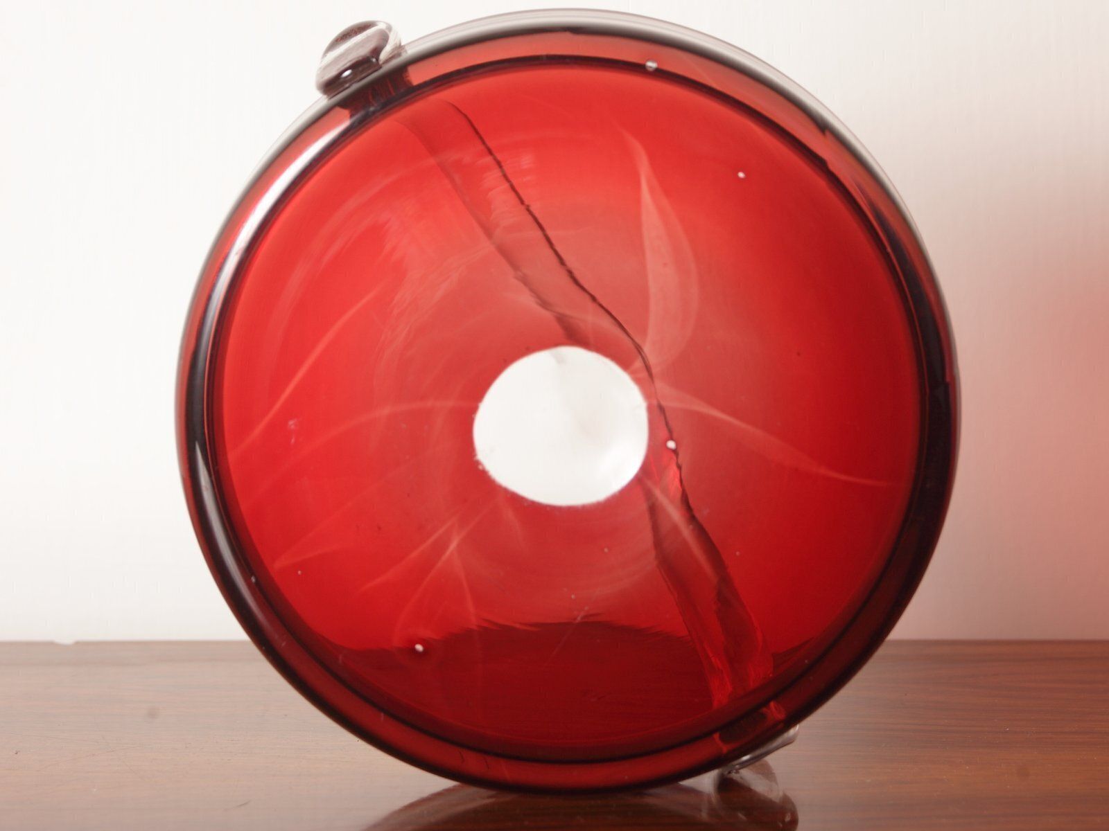 Tsjechoslowaaks robijnrood glazen schaal, jaren 1930 photo Woonaccessoires