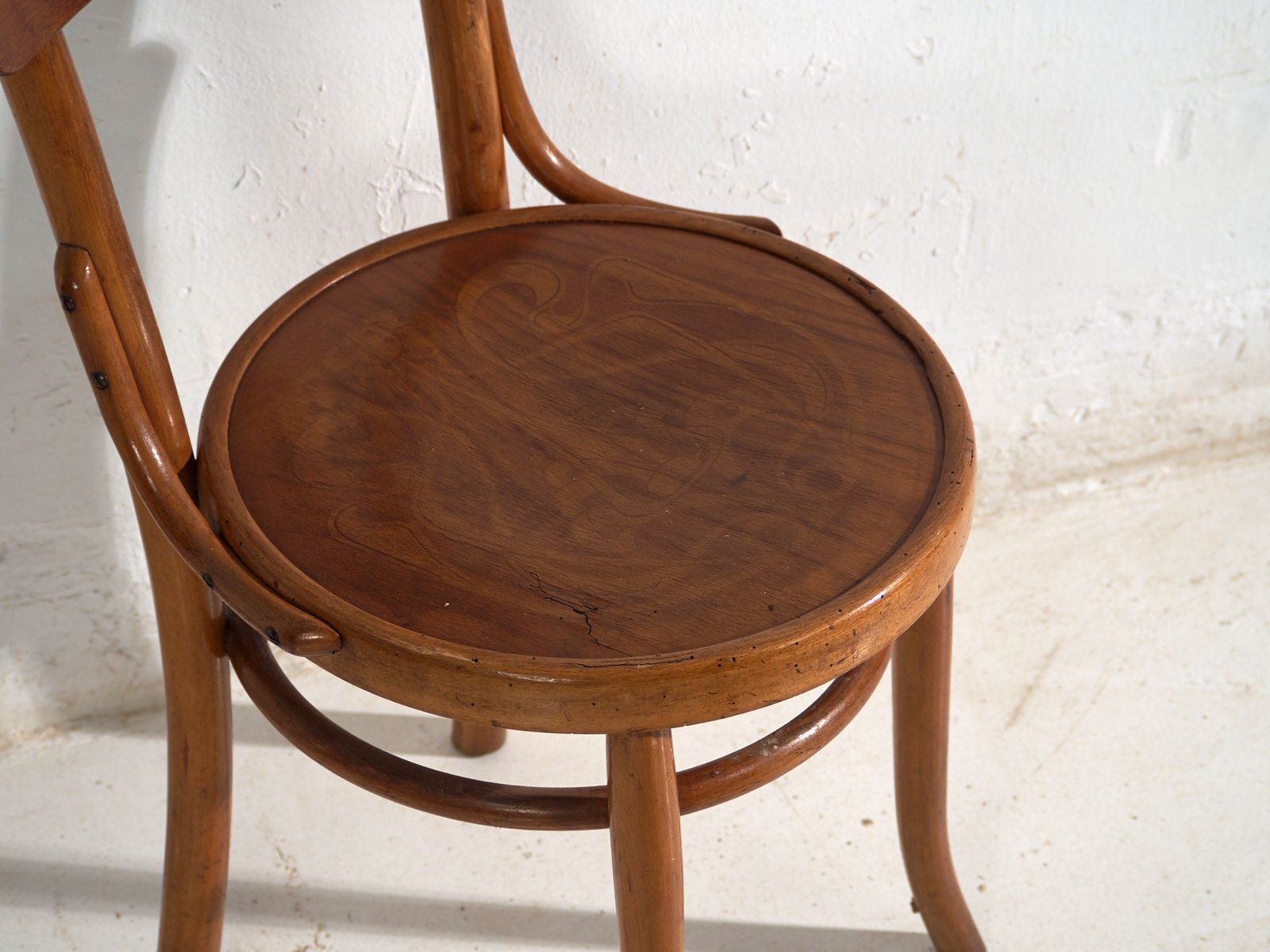 Antique Set Of 4 Viennese Café Bentwood Chairs With Decorative Back Panel – Central Europe, Circa 1900 photo vintage