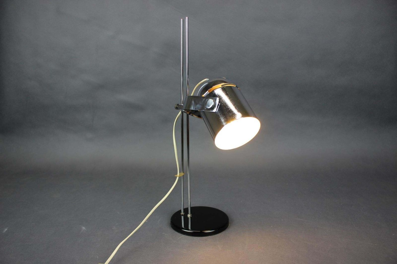 photo furniture Mid-Century verstelbare tafellamp van Stanislav Indra, Tsjecho-Slowakije, jaren 1960