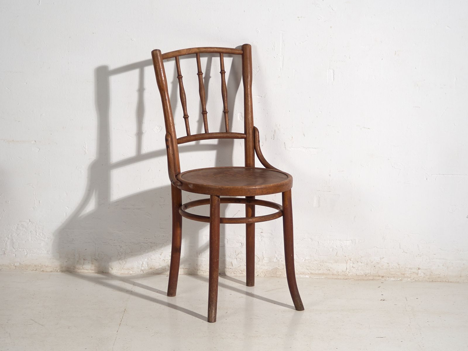 Furniture Antique Set Of 4 Bentwood Chairs In Curved Wood – Central Europe, Circa 1900 photo