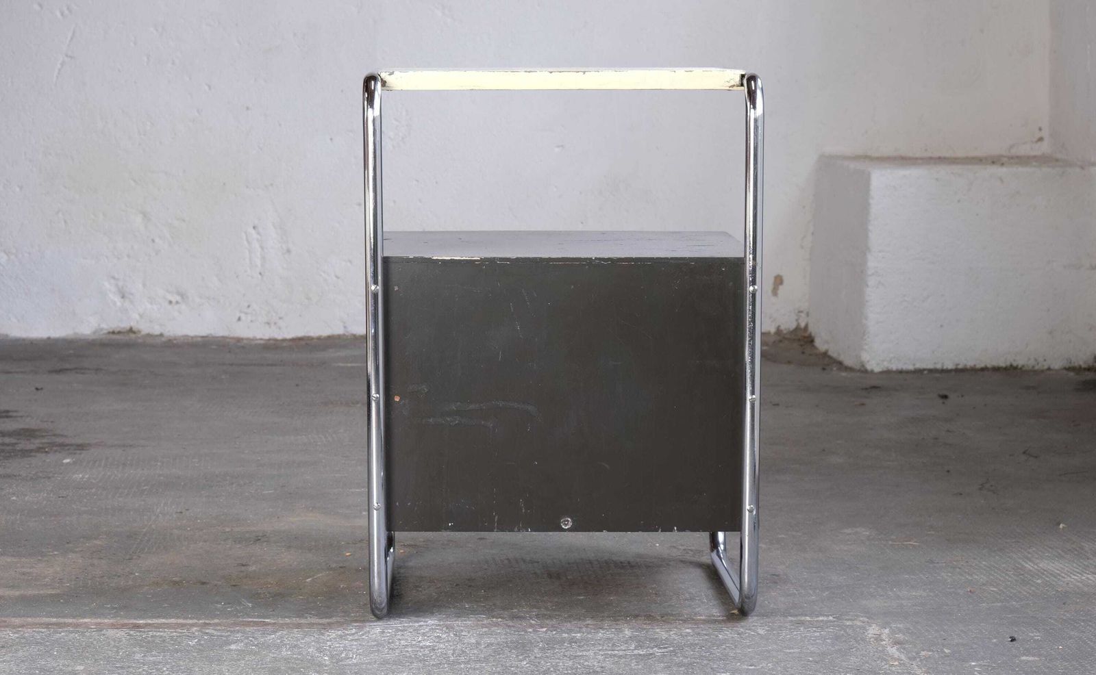 Dark Grey / Cream Bauhaus Bedside Table By Mücke Melder photo vinterior