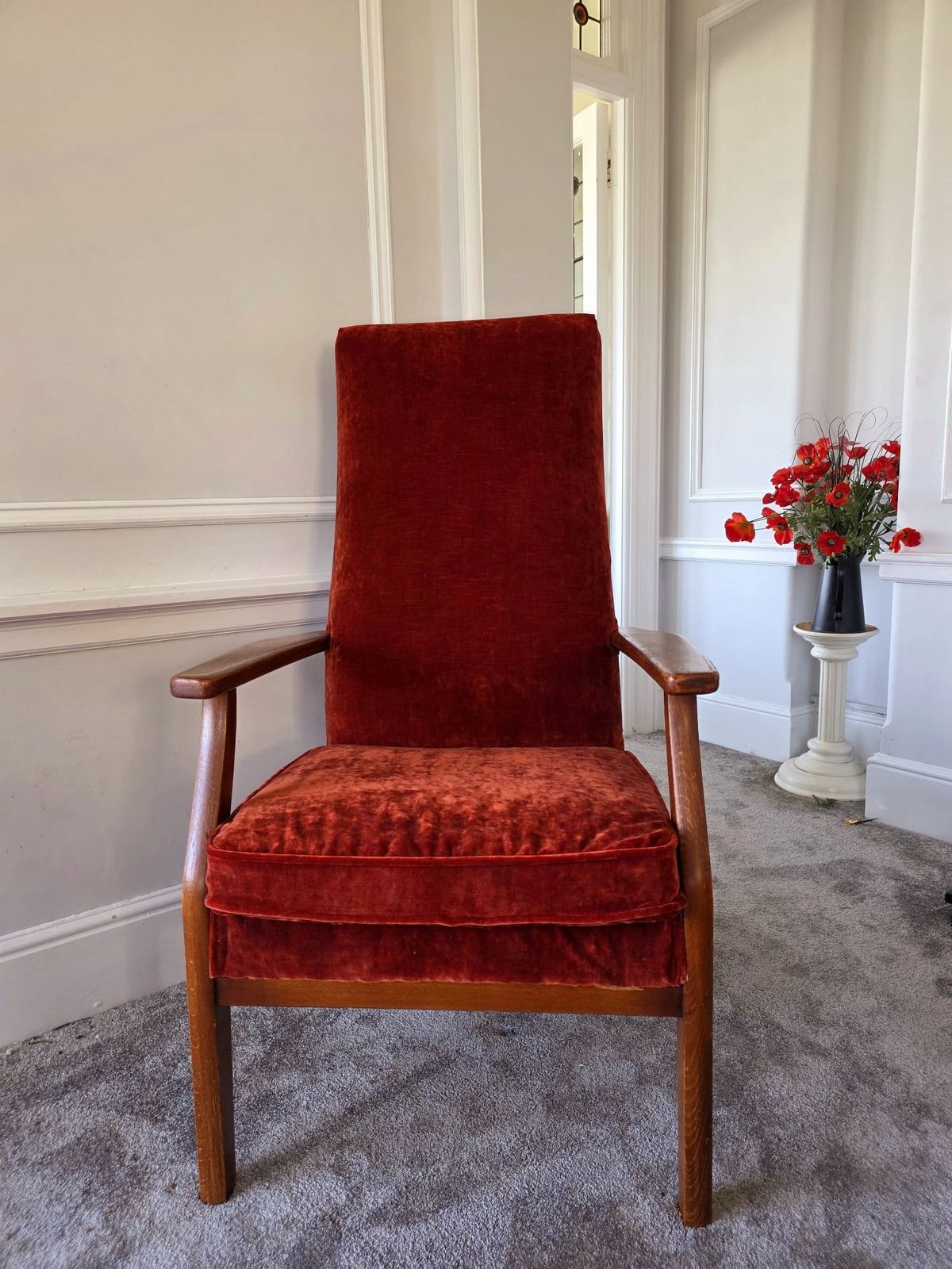 Parker Knoll Iconic, Highback Armchair Pk928 9 Newly Reupholstered In 'Linwood' Velvet. In Excellent Condition photo vinterior