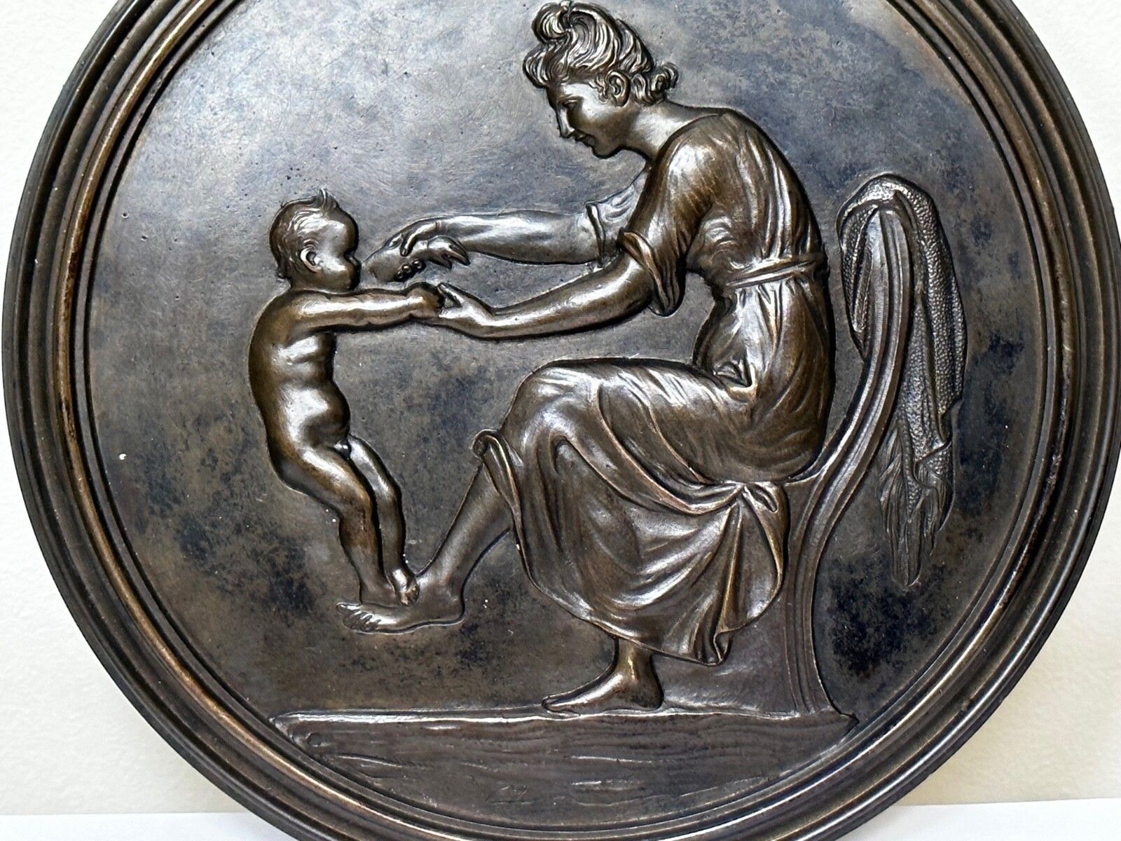19e-eeuwse Coalbrookdale bronzen ronde plaquette, moeder met kind photo furniture