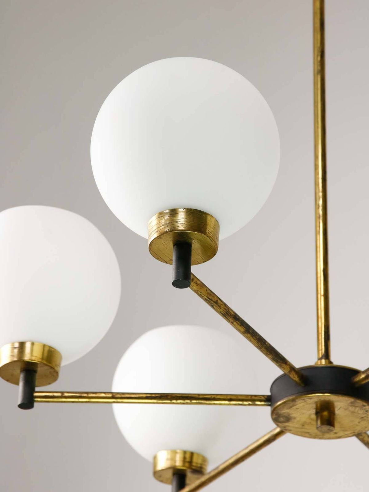 photo vintage Mid Century Italian Brass And Opaline Chandelier
