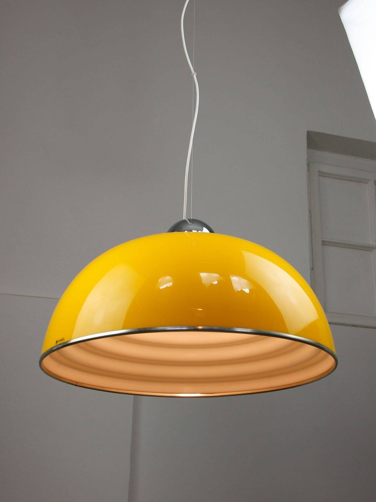 Verlichting Zeldzame grote gele Space Age hanglamp van Guzzini, jaren 1970 photo