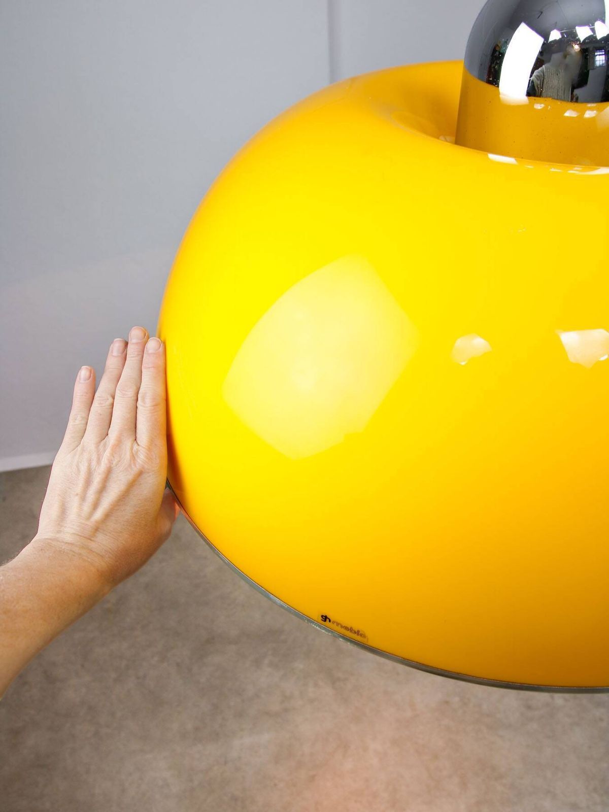 photo buy Zeldzame grote gele Space Age hanglamp van Guzzini, jaren 1970