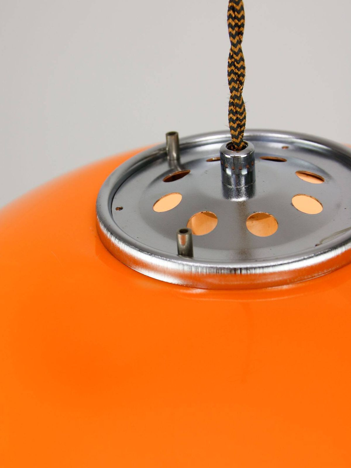 photo vinterior Space Age oranje Jolly hanglamp van Guzzini, ca. jaren 1960