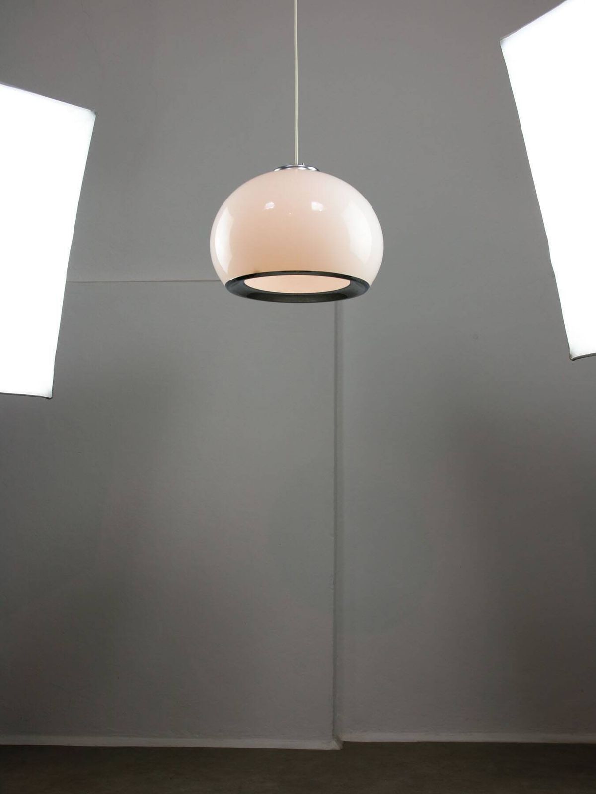 photo furniture Space Age Bud Pendant van Guzzini, ca. jaren 1960