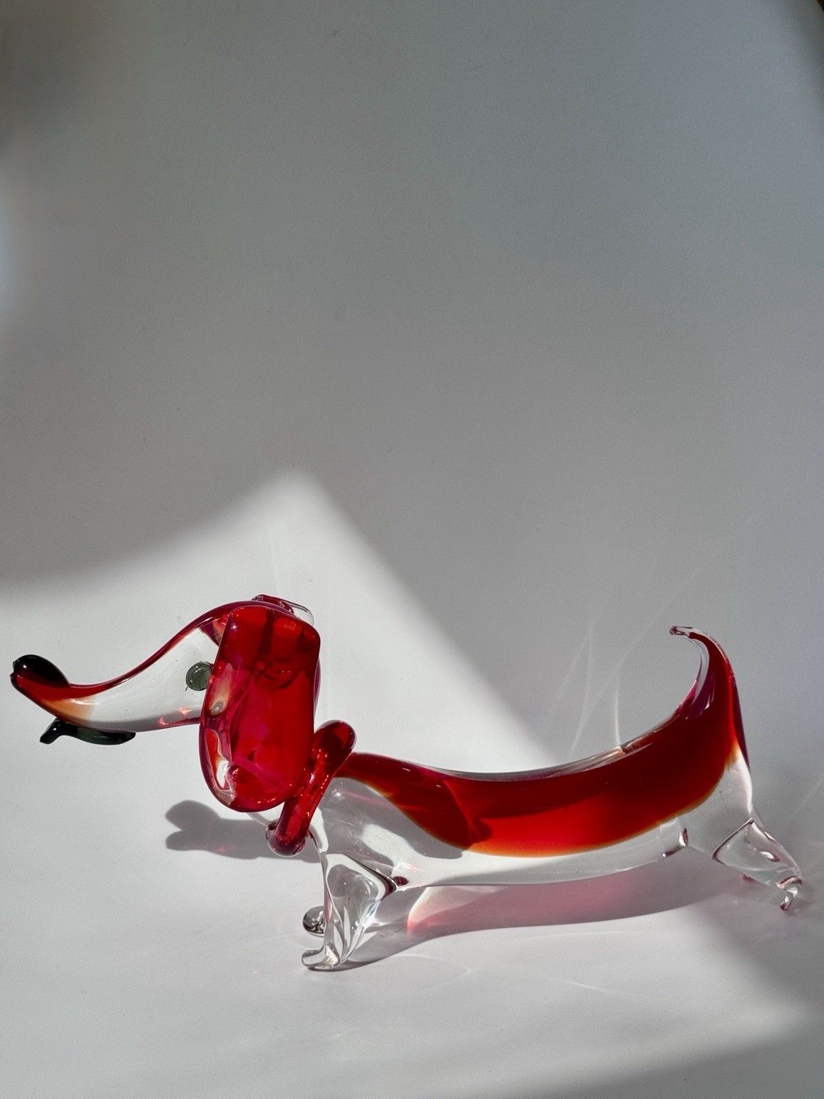 photo vintage Vintage Murano Dachshund Dog Sculpture In Red & Clear Sommerso Glass
