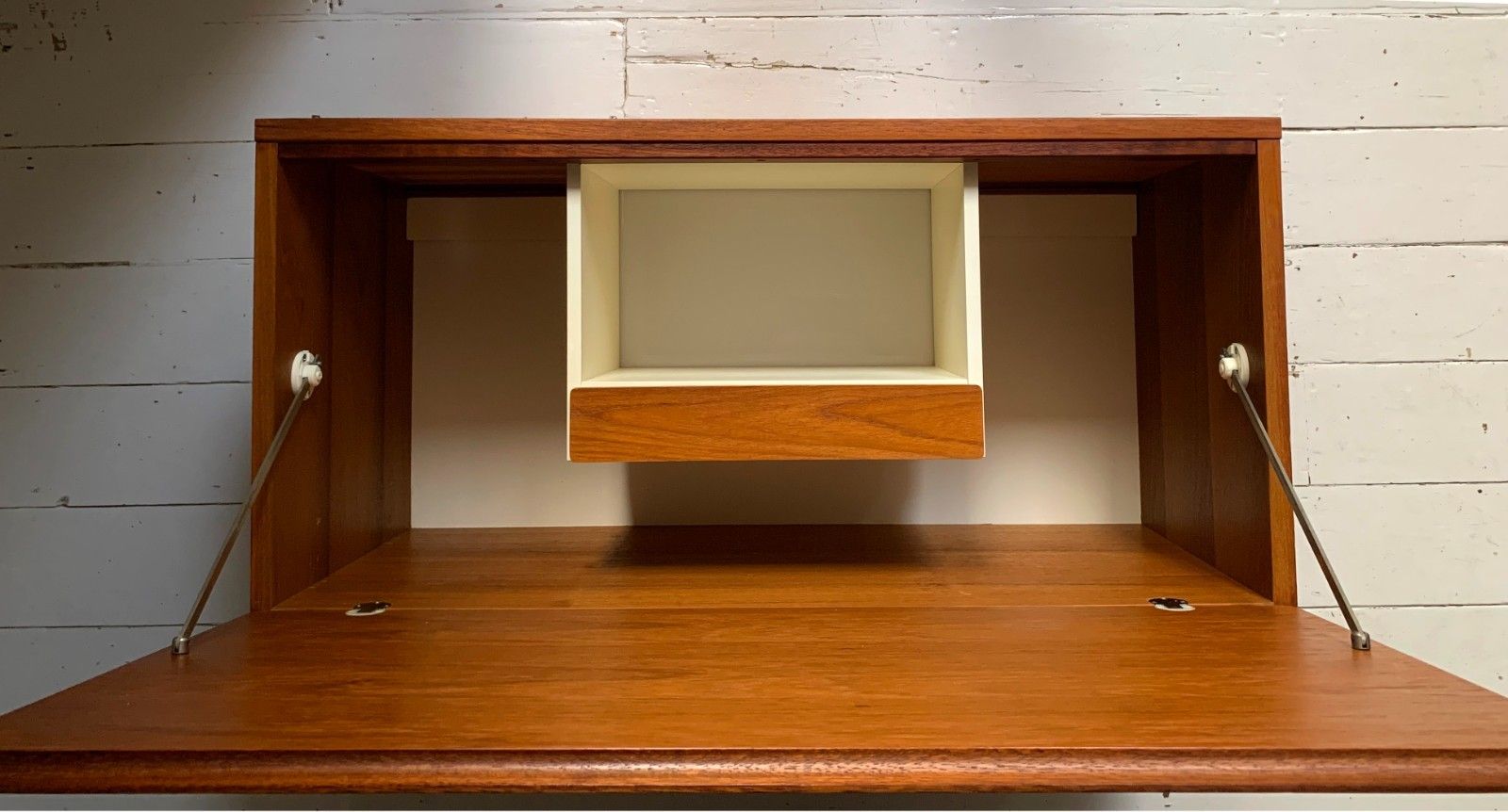 Mid Century Teak Beaver & Tapley 33 Floating Bureau / Desk / Cabinet photo 229.0