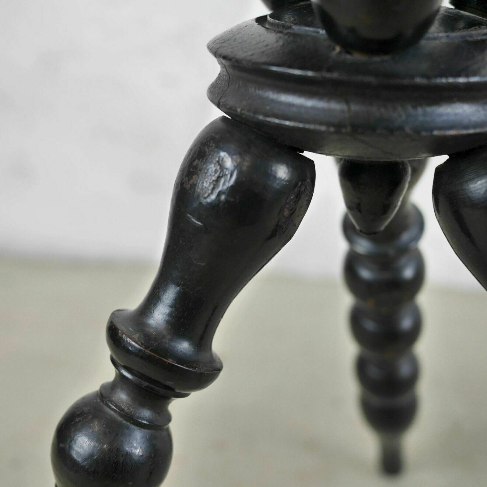 295.0 Antique Victorian Ebonised Gypsy Octagonal Side Lamp Table Bobbin Legs Green Top photo