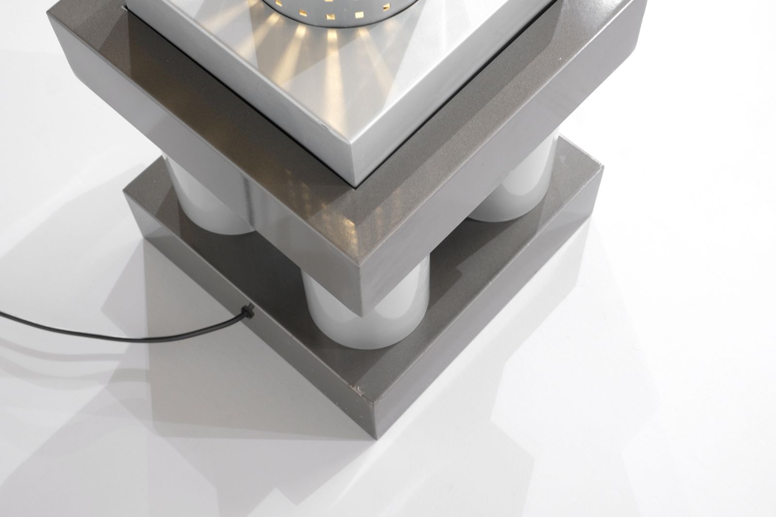 photo vintage Floor Lamp “ Chicago Tribune ” By Matteo Thun For Bieffeplast, Italy 1985.