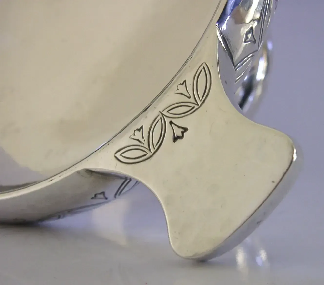 Bol en argent sterling massif 228 g, Liberty & Co, Arts & Crafts, Angleterre, 1936 photo furniture