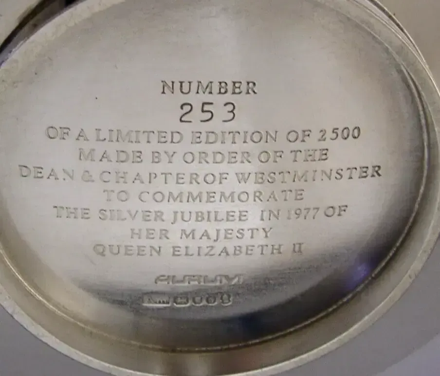 photo furniture Porringer Aurum en argent sterling anglais, Westminster Abbey, 1977, 263 g