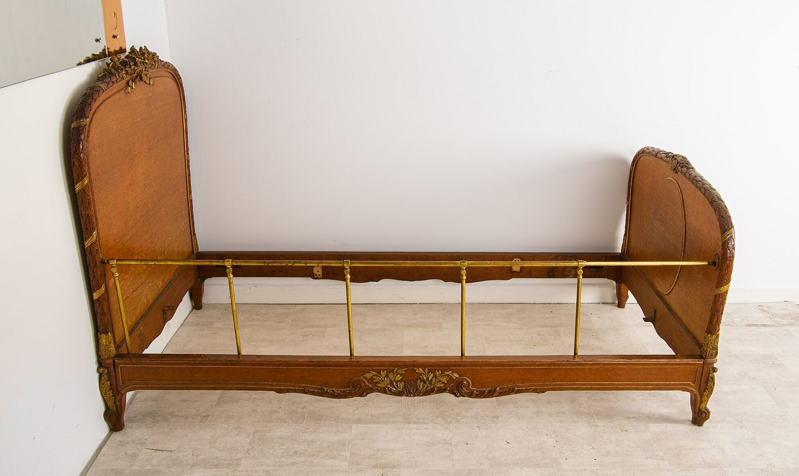 Antique French Louis XV Style Walnut & Giltwood Daybed photo Furniture