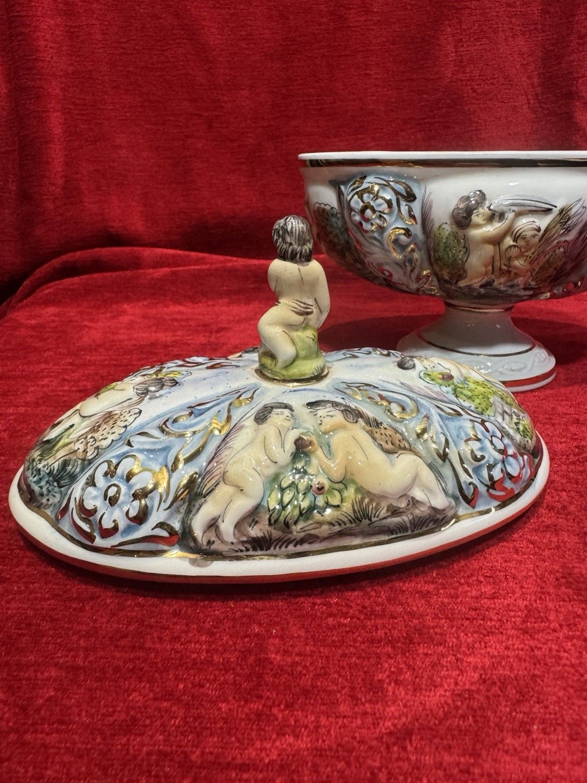 photo vintage Capodimonte Porcelain Ornemental Putti/ Floral Sprays Lidded Jardiniere Vase