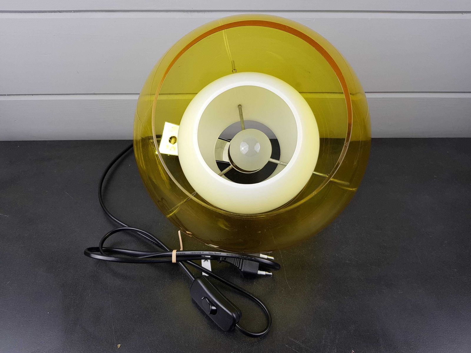 photo vintage Vintage Rossetti Italy Gele Wandlamp – Mid Century Modern Kunststof Wandlamp – Italiaans Design Jaren 1970