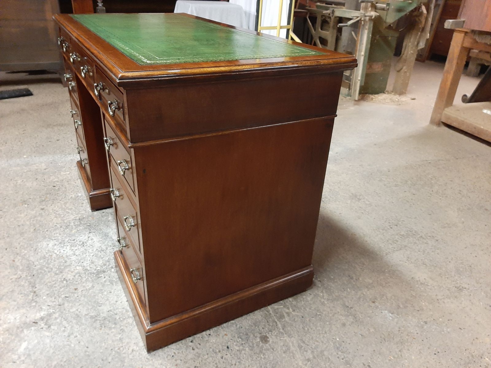 Lovely Antique Walnut Pedestal Desk In Excellent Condition photo Furniture