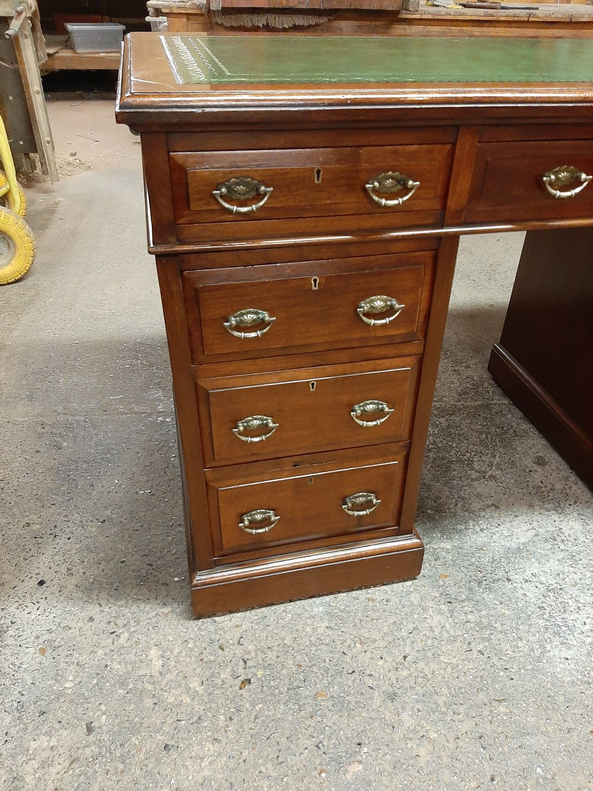 Lovely Antique Walnut Pedestal Desk In Excellent Condition photo vinterior