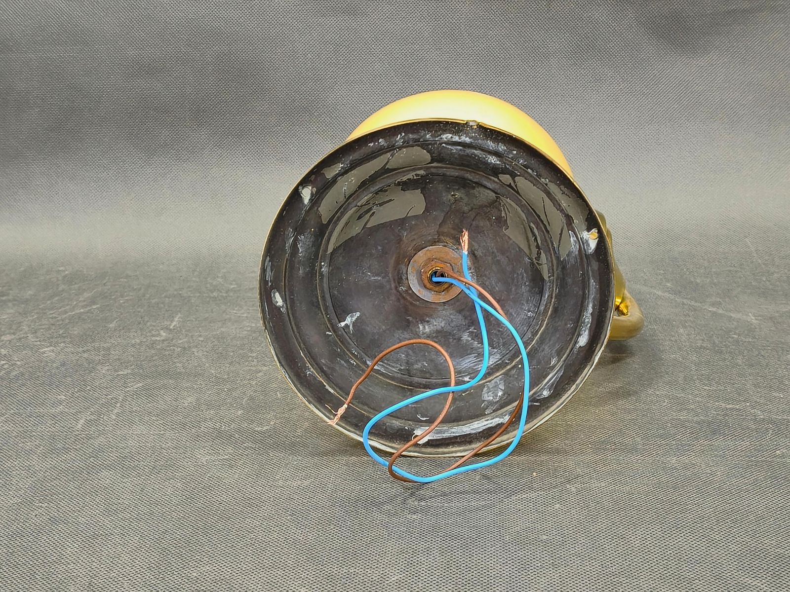 Tsjechische art deco wandlamp van messing en champagneglas, jaren 1930 photo vinterior