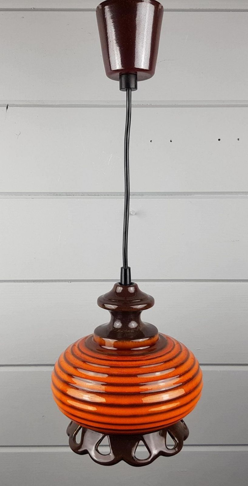Vintage Set Van 2 Bruine En Oranje Keramische Hanglampen – West Duits Aardewerk Plafondlampen – Jaren 1960–1970 Mid Century Modern photo for sale