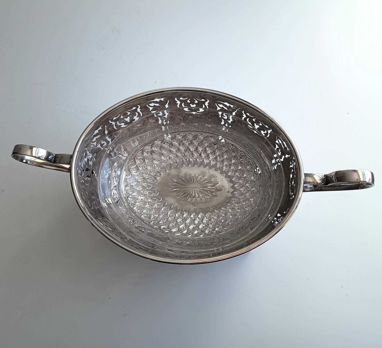 photo vinterior Antique Silver Plate Bread Rolls Serving Bowl: Curved Handles, Acanthus Feet, Belle Epoque